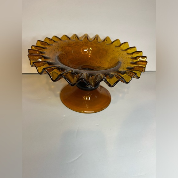 VINTAGE ~ AMBER GLASS DISH ON A PEDESTAL WITH RUFFLED EDGES. - Picture 9 of 9